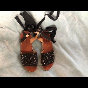 🌼 Lucky Brand Sandals